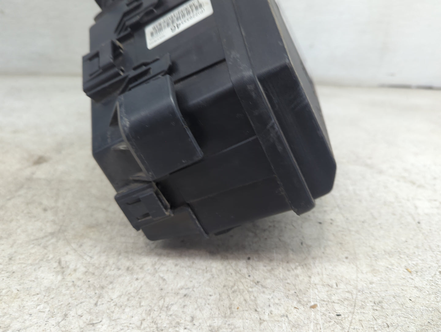 2013-2014 Chevrolet Traverse Fusebox Fuse Box Panel Relay Module P/N:22933346 Fits Fits 2013 2014 OEM Used Auto Parts - Oemu