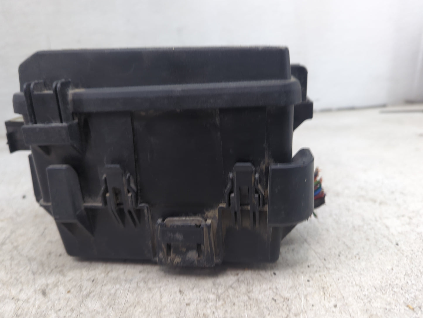 2013-2014 Chevrolet Traverse Fusebox Fuse Box Panel Relay Module P/N:22933346 Fits Fits 2013 2014 OEM Used Auto Parts - Oemu