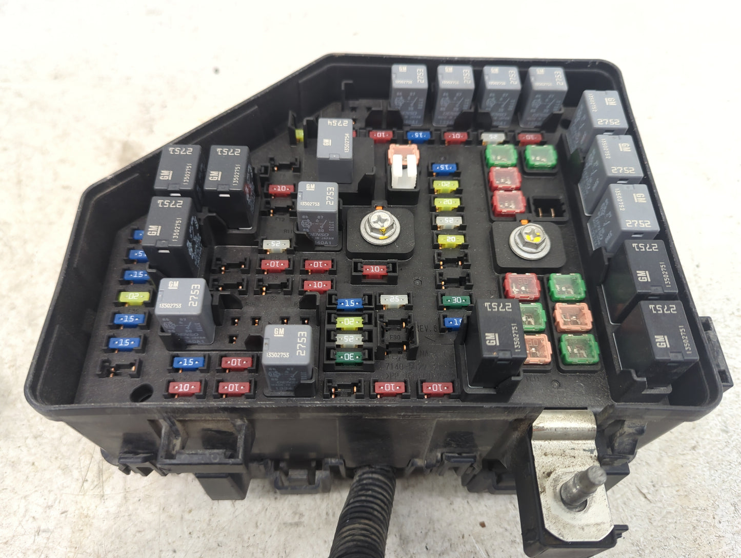 2013-2014 Chevrolet Traverse Fusebox Fuse Box Panel Relay Module P/N:22933346 Fits Fits 2013 2014 OEM Used Auto Parts - Oemu