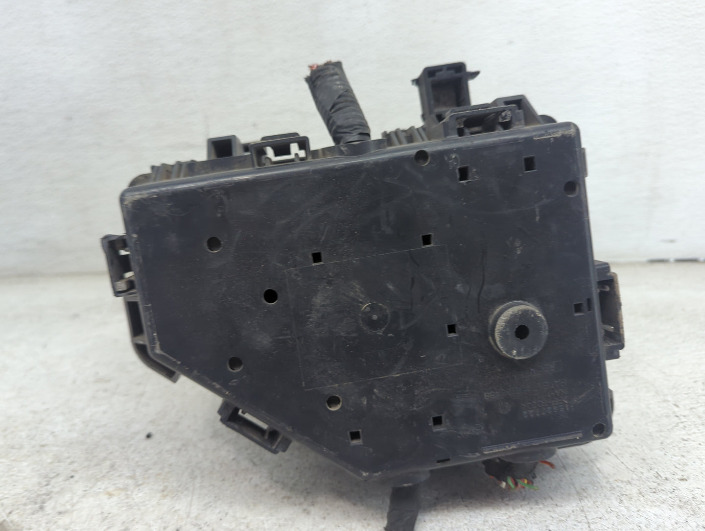 2013-2014 Chevrolet Traverse Fusebox Fuse Box Panel Relay Module P/N:22933346 Fits Fits 2013 2014 OEM Used Auto Parts - Oemu