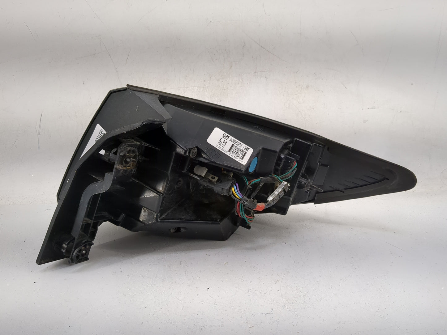 2014 Chevrolet Traverse Tail Light Assembly Driver Left OEM P/N:20956901 Fits OEM Used Auto Parts - Oemusedautoparts1.com