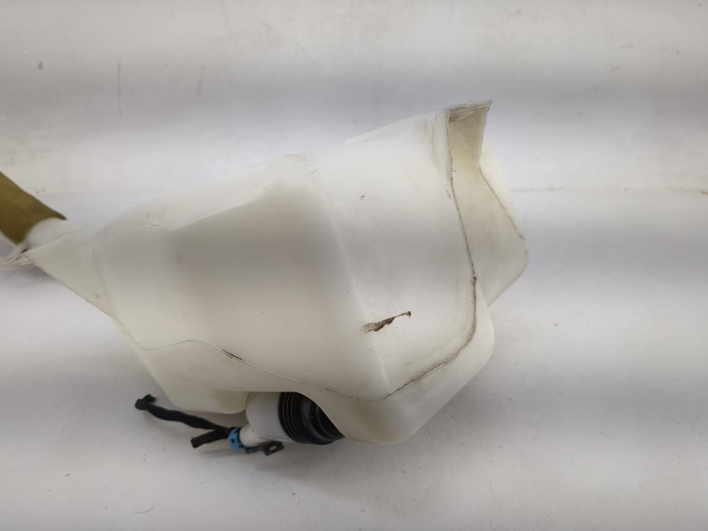 Chevrolet Traverse Windshield Washer Fluid Reservoir Bottle 1481596 - Oemusedautoparts1.com