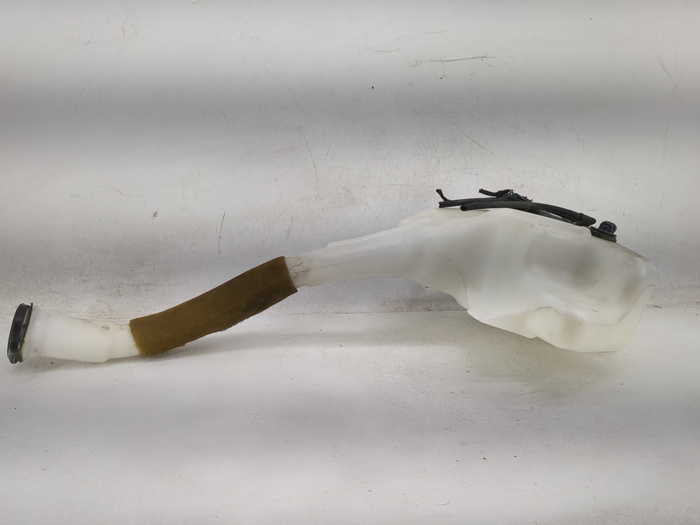 Chevrolet Traverse Windshield Washer Fluid Reservoir Bottle 1481596 - Oemusedautoparts1.com