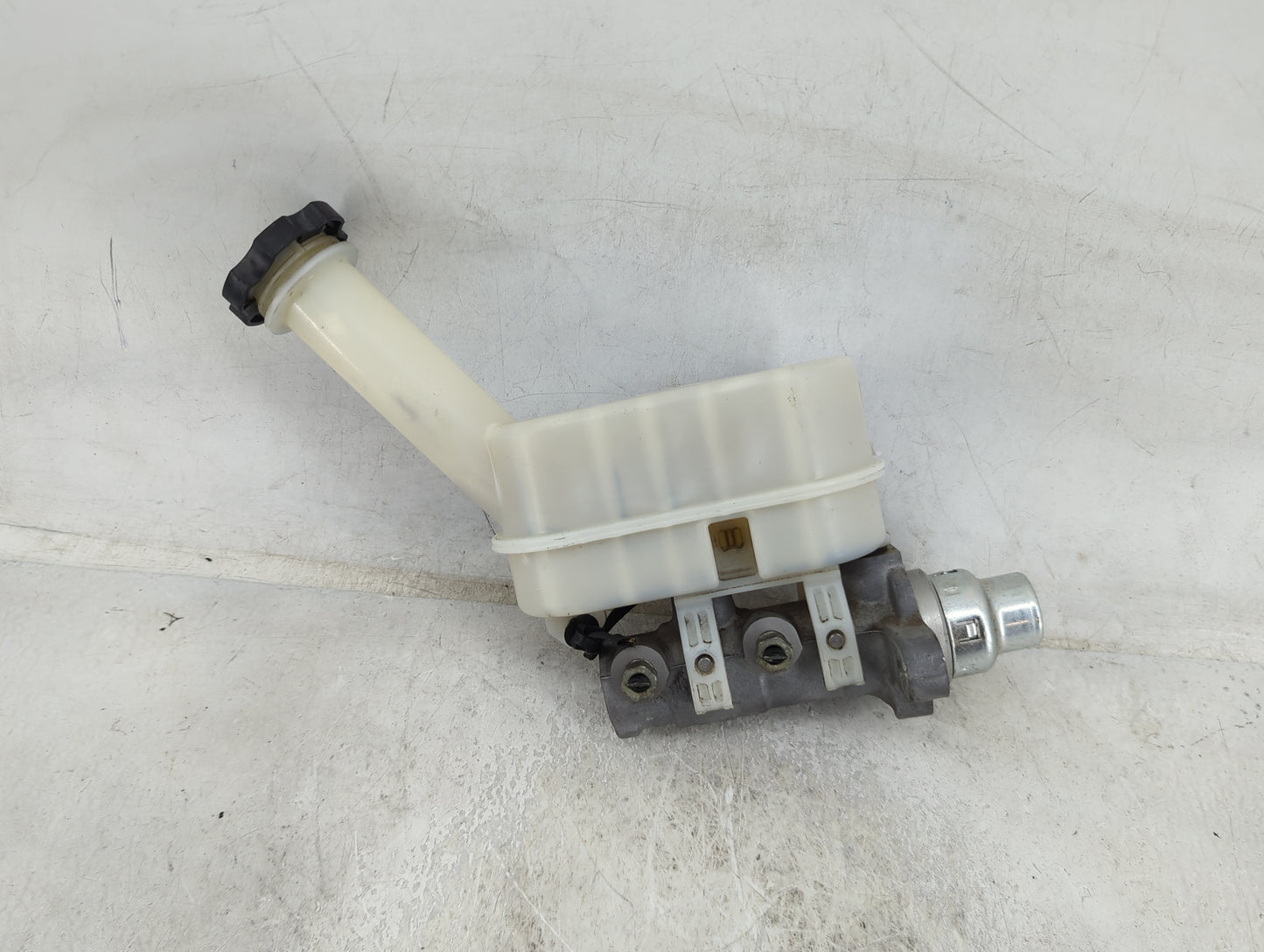 Chevrolet Traverse Brake Master Cylinder 1490528 - Oemusedautoparts1.com