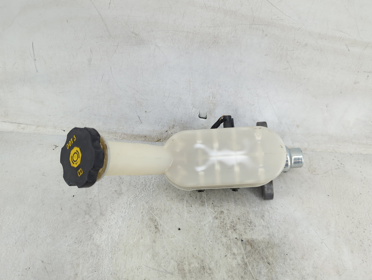 Chevrolet Traverse Brake Master Cylinder 1490528 - Oemusedautoparts1.com
