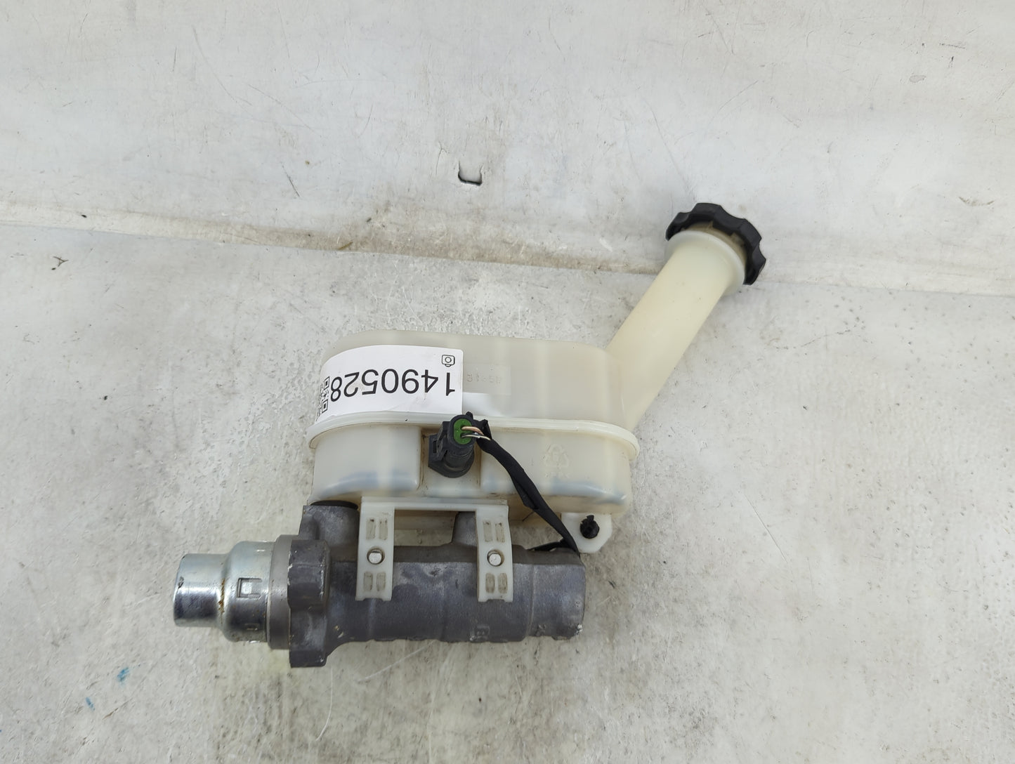 Chevrolet Traverse Brake Master Cylinder 1490528 - Oemusedautoparts1.com