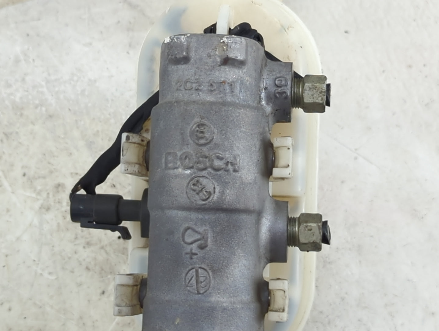 Chevrolet Traverse Brake Master Cylinder 1490528 - Oemusedautoparts1.com