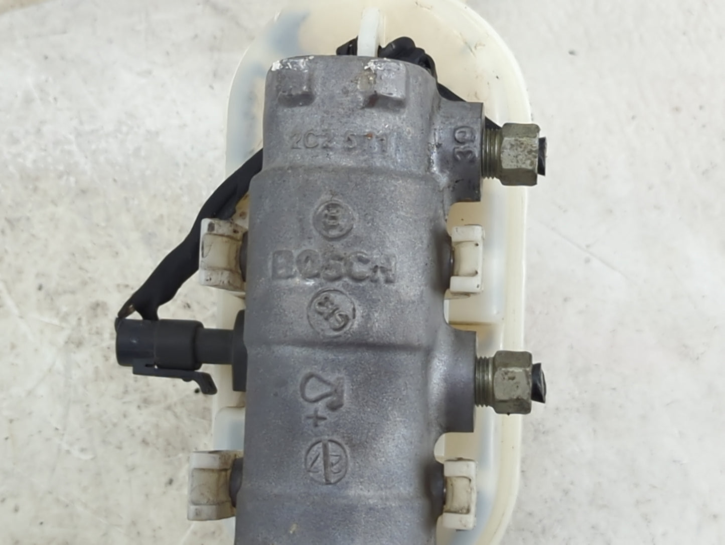 Chevrolet Traverse Brake Master Cylinder 1490528 - Oemusedautoparts1.com