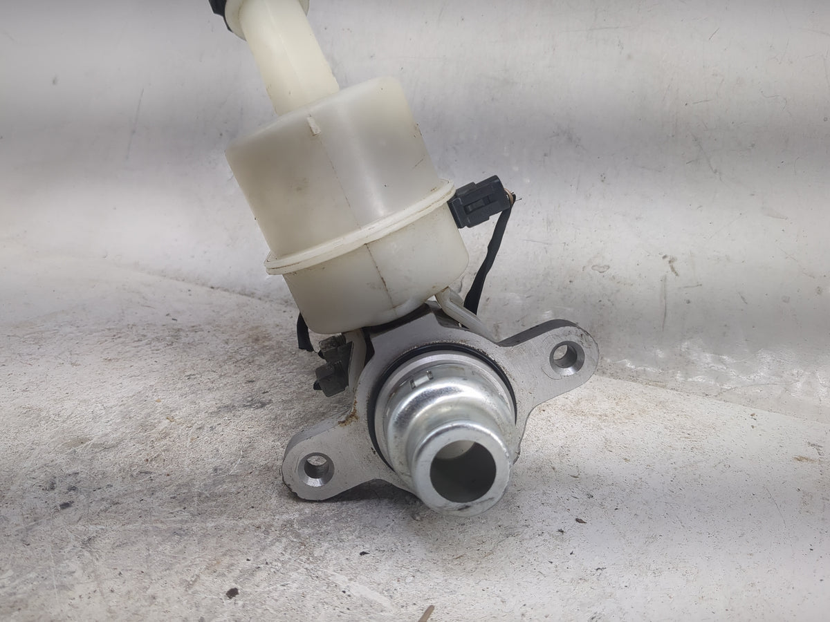 Chevrolet Traverse Brake Master Cylinder 1497018 - Oemusedautoparts1.com