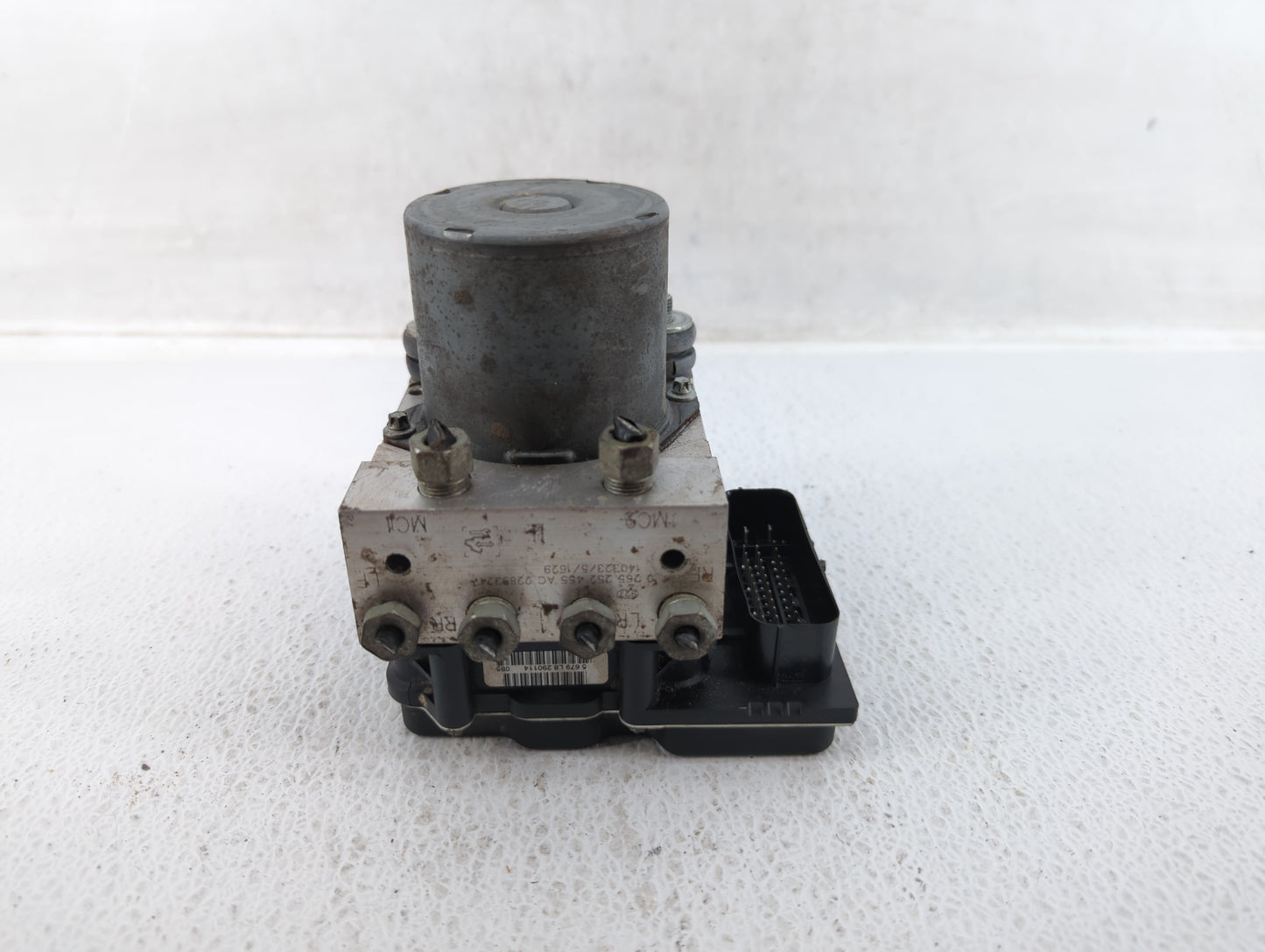 2017 Chevrolet Traverse ABS Pump Control Module Replacement P/N:22893247 Fits Fits 2012 2013 2014 2015 2016 OEM Used Auto Pa