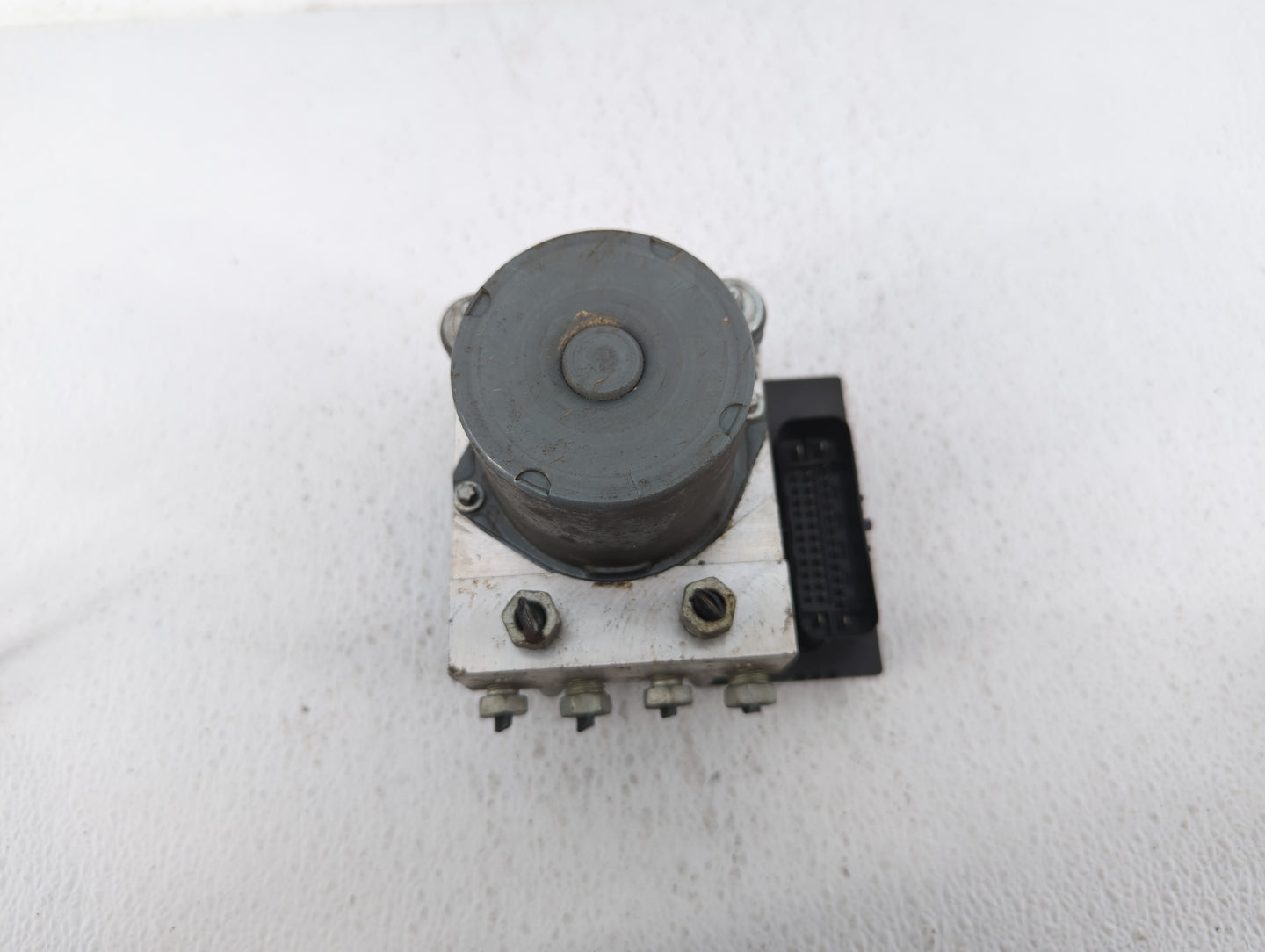 2017 Chevrolet Traverse ABS Pump Control Module Replacement P/N:22893247 Fits Fits 2012 2013 2014 2015 2016 OEM Used Auto Pa