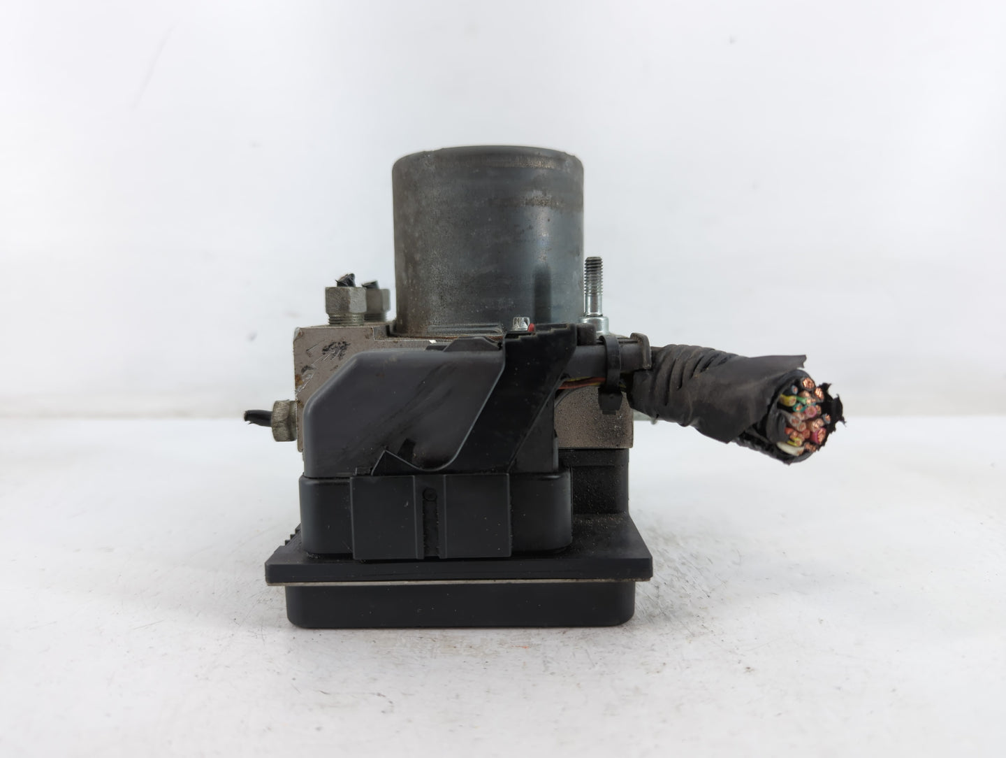 2017 Chevrolet Traverse ABS Pump Control Module Replacement P/N:22893248 Fits Fits 2012 2013 2014 2015 2016 OEM Used Auto Pa