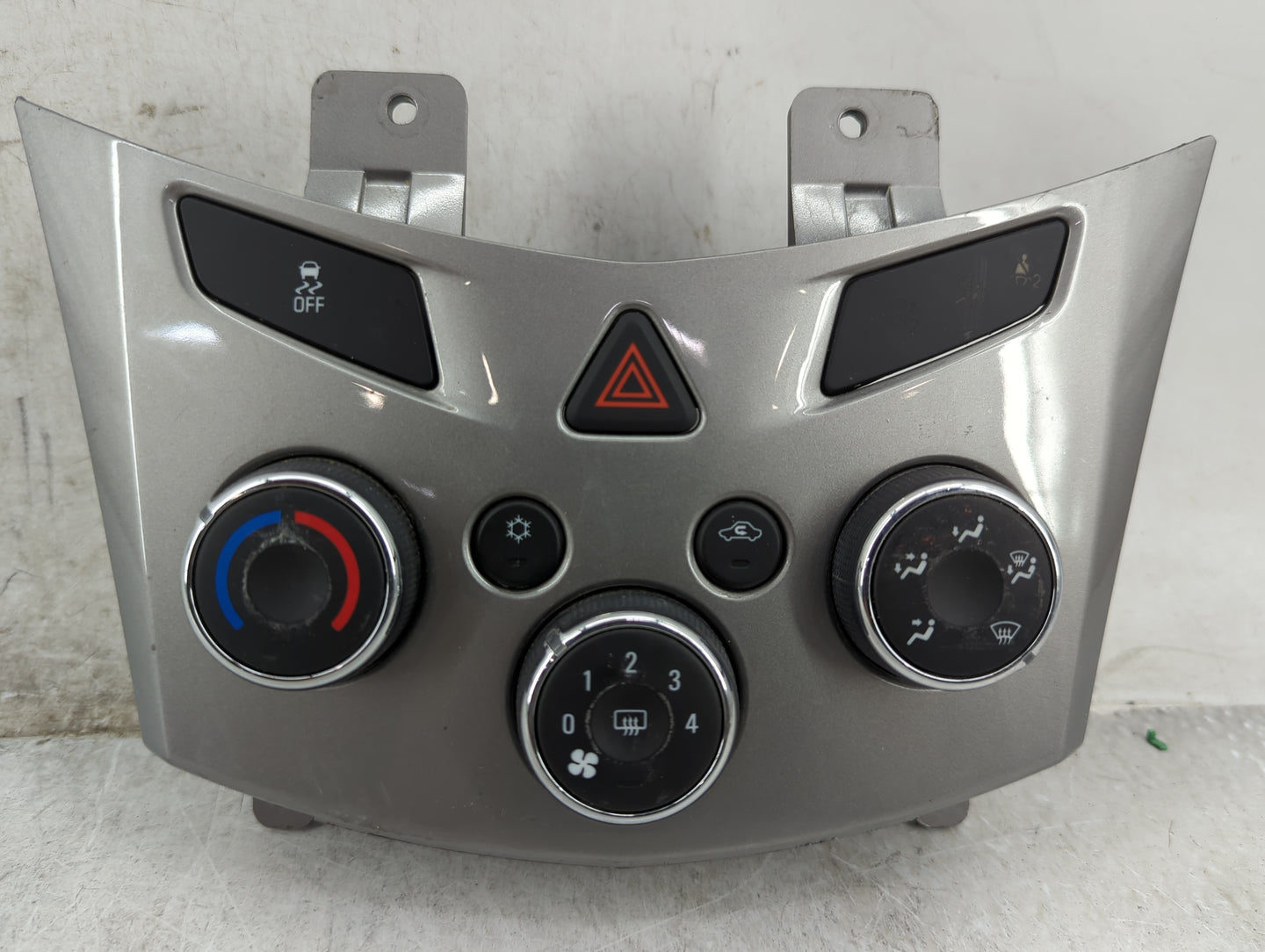 2013-2014 Chevrolet Trax Climate Control Module Temperature AC/Heater Replacement P/N:95332716 323980000000X Fits Fits 2013 