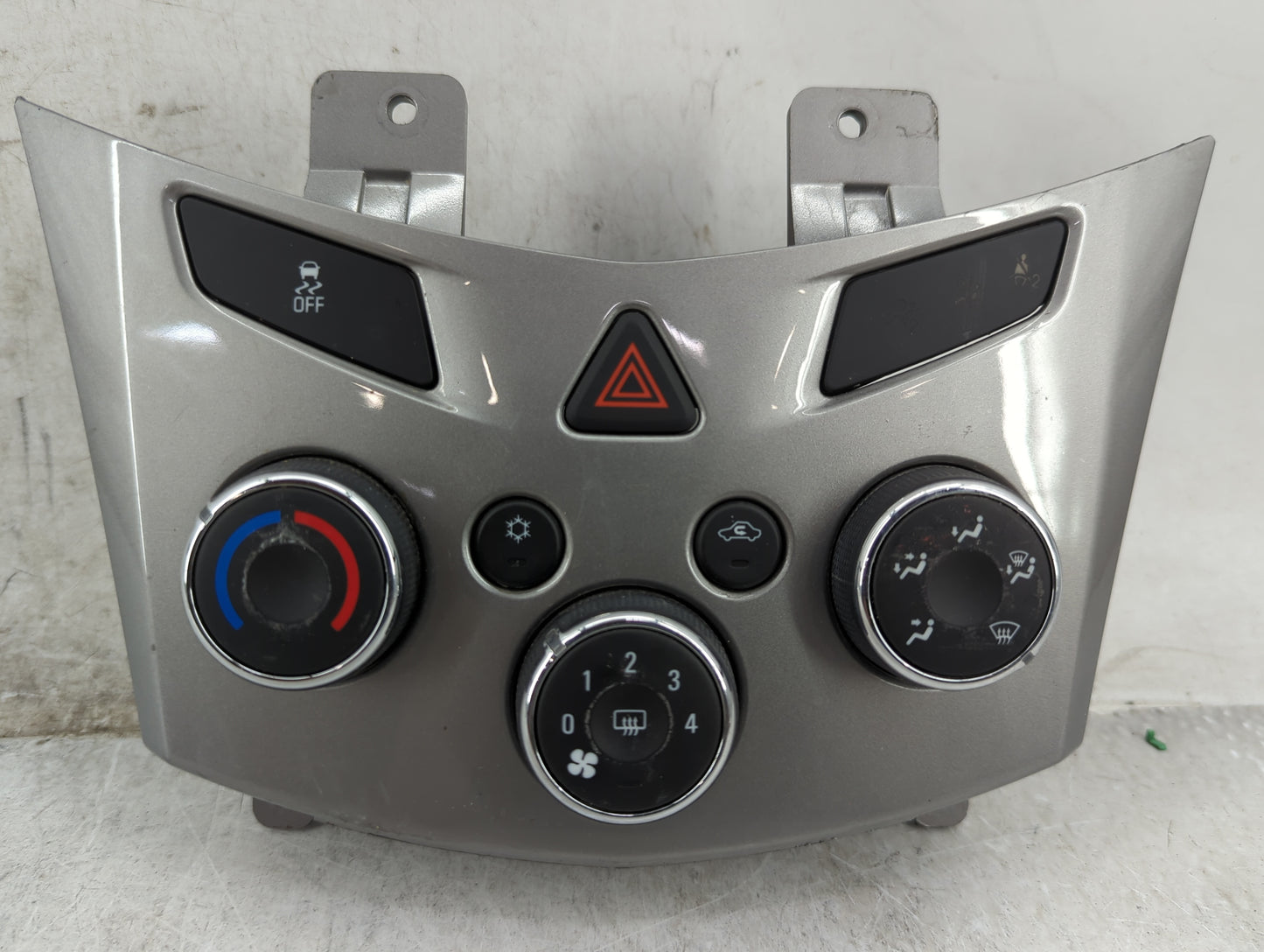 2013-2014 Chevrolet Trax Climate Control Module Temperature AC/Heater Replacement P/N:95332716 323980000000X Fits Fits 2013 