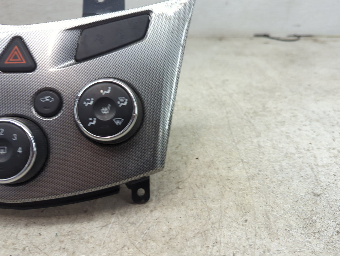 2013-2014 Chevrolet Trax Climate Control Module Temperature AC/Heater Replacement P/N:95332714 323980000000X Fits Fits 2013 