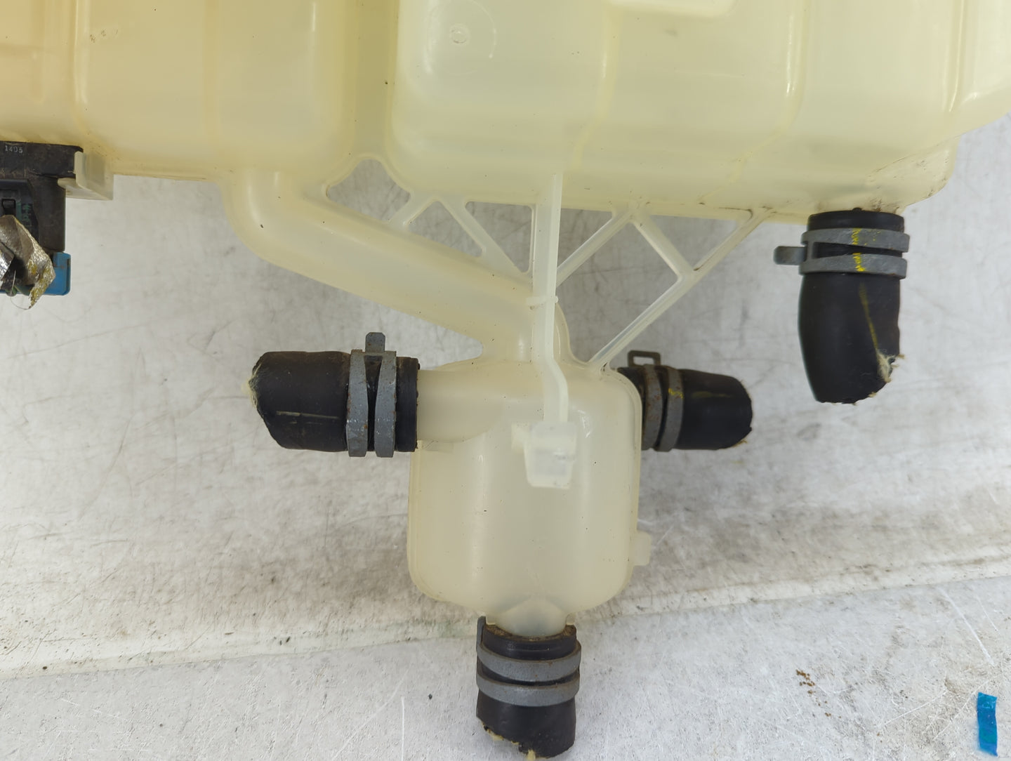 2014-2015 Chevrolet Volt Radiator Coolant Overflow Expansion Tank Bottle - Oemusedautoparts1.com