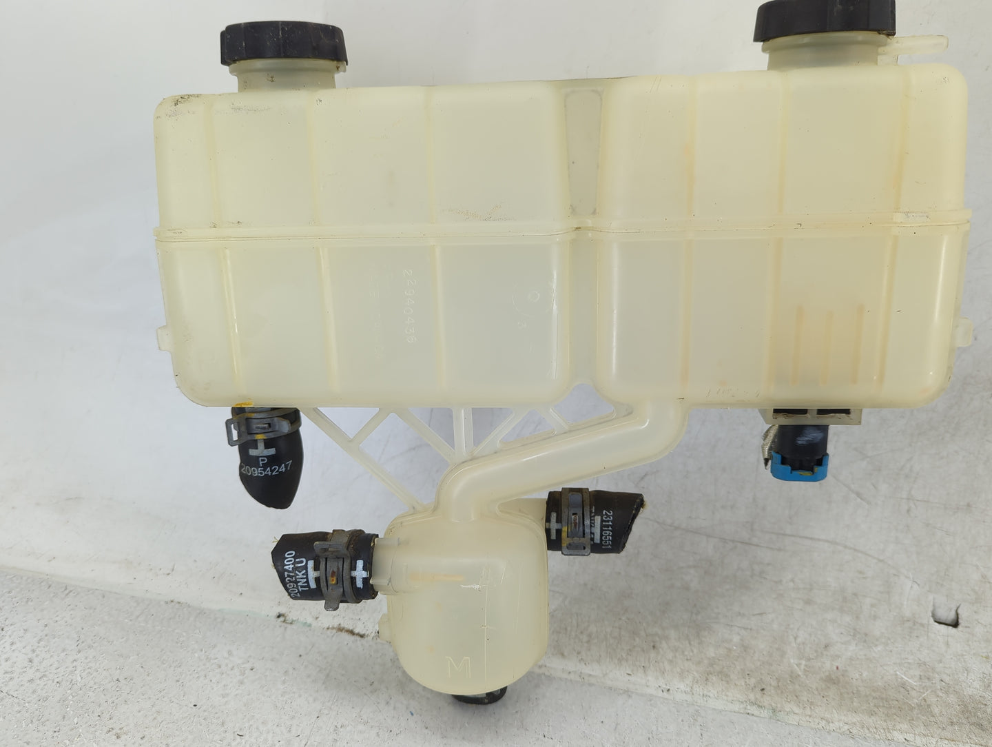 2014-2015 Chevrolet Volt Radiator Coolant Overflow Expansion Tank Bottle - Oemusedautoparts1.com
