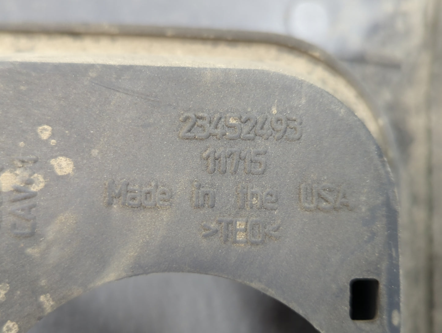 2014 Chevrolet Volt Engine Cover - Oemusedautoparts1.com
