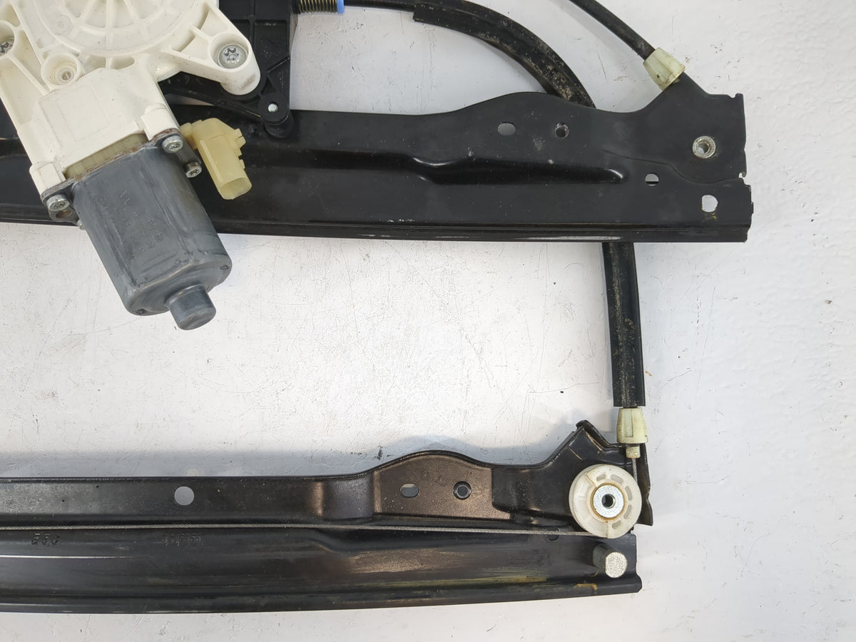 2011-2014 Chrysler 200 Used Window Regulator Passenger Front 1067351 - Oemusedautoparts1.com