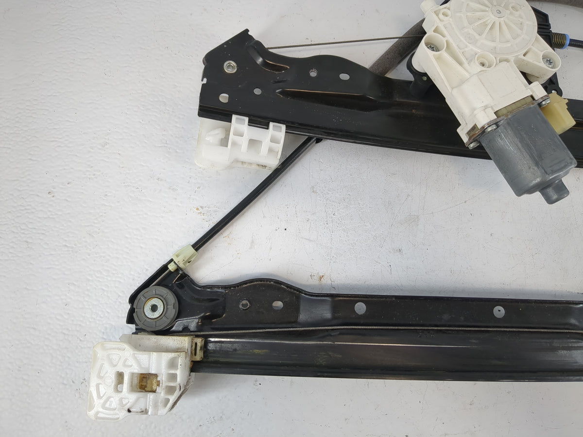 2011-2014 Chrysler 200 Used Window Regulator Passenger Front 1067351 - Oemusedautoparts1.com