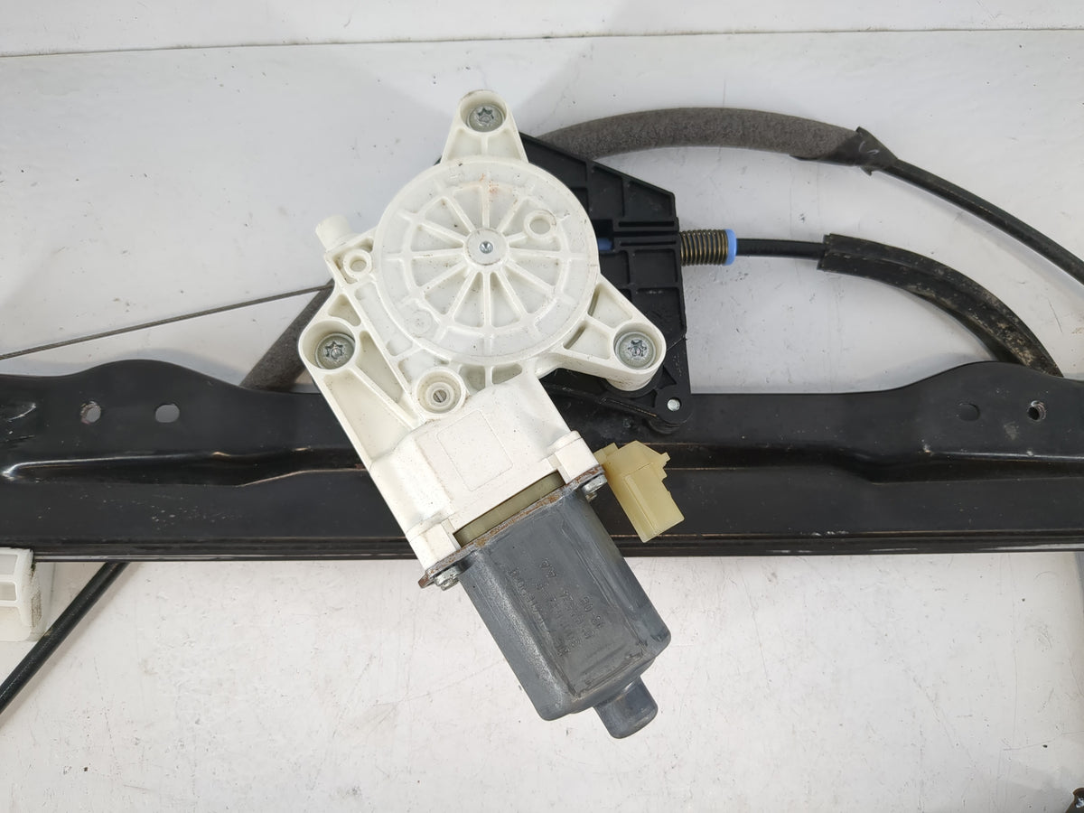 2011-2014 Chrysler 200 Used Window Regulator Passenger Front 1067351 - Oemusedautoparts1.com