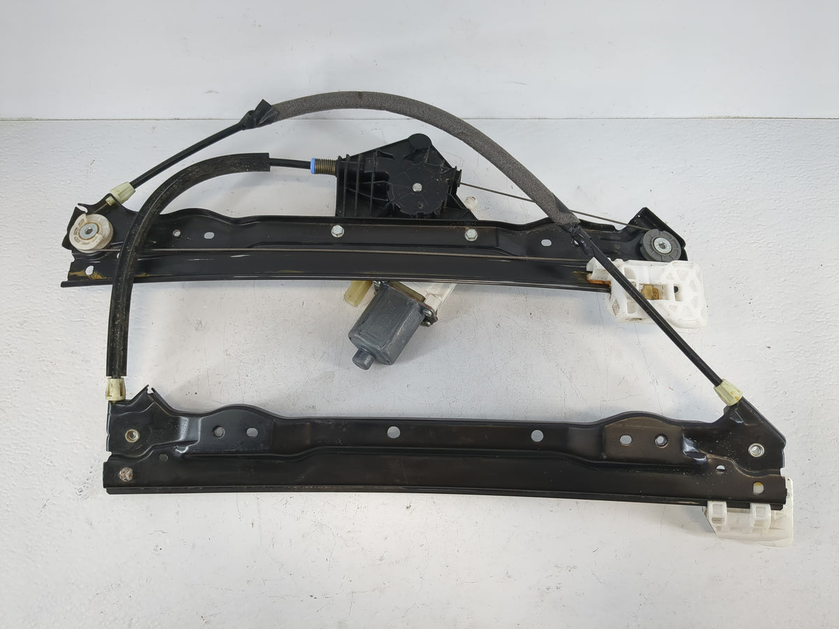 2011-2014 Chrysler 200 Used Window Regulator Passenger Front 1067351 - Oemusedautoparts1.com