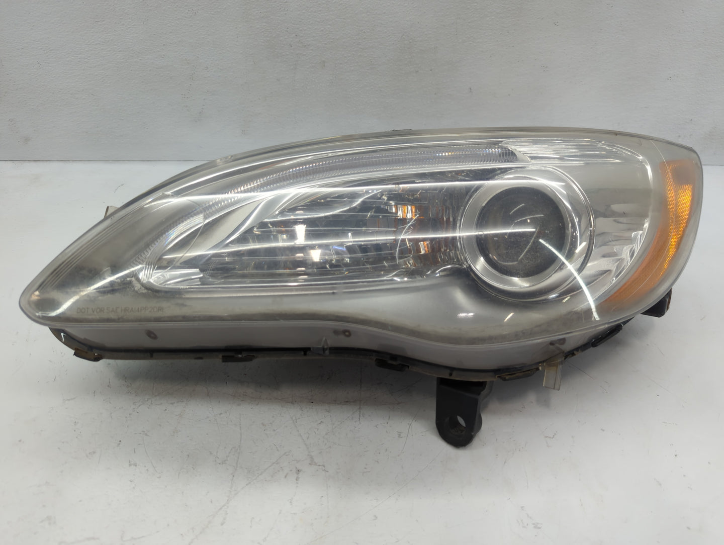 2014 Chrysler 200 Driver Left Oem Front Light Lamp - Oemusedautoparts1.com