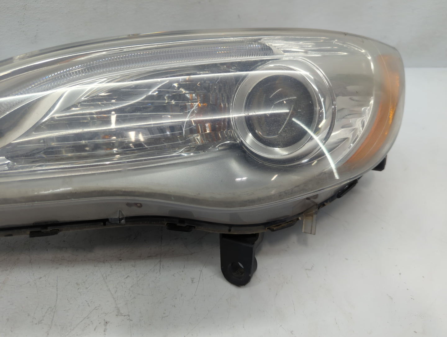 2014 Chrysler 200 Driver Left Oem Front Light Lamp - Oemusedautoparts1.com