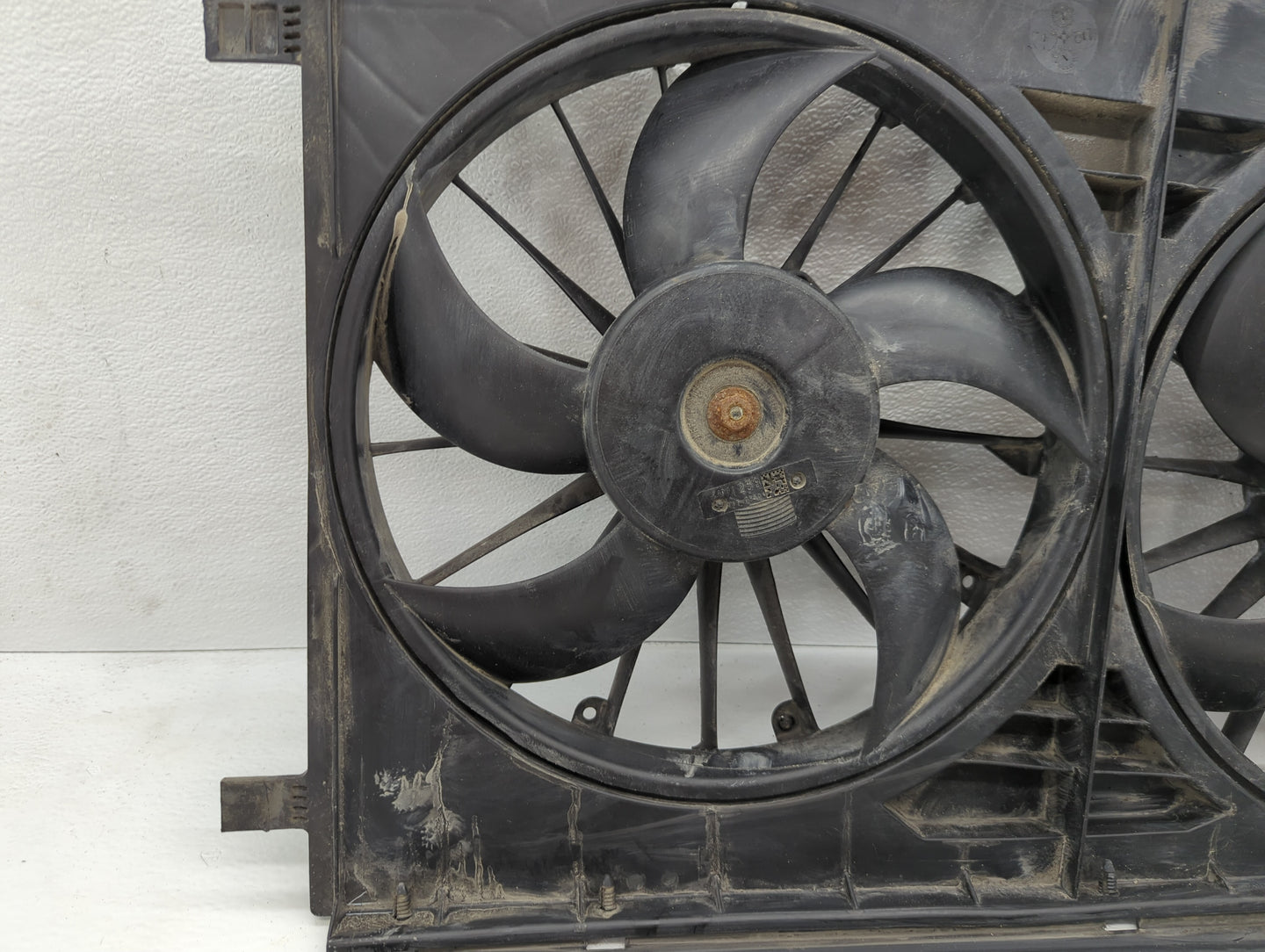 2014 Chrysler 200 Electric Radiator Cooling Fan Motor Assembly - Oemusedautoparts1.com