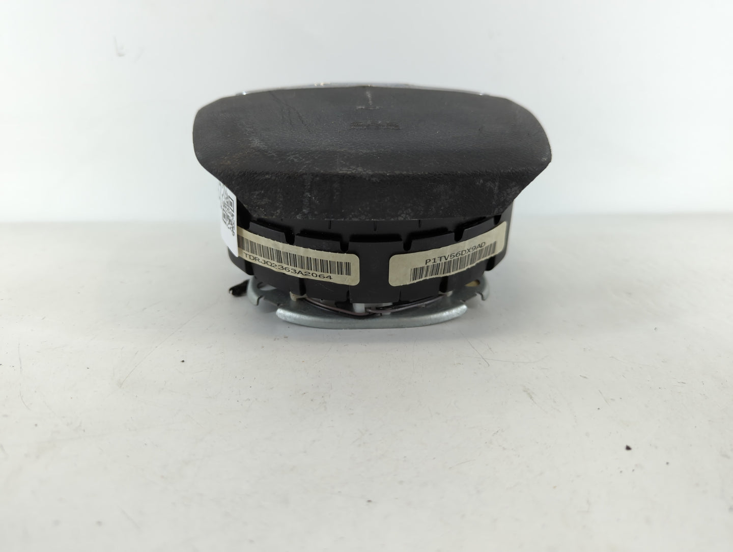 2011-2014 Chrysler 200 Air Bag Driver Left Steering Wheel Mounted Fits Fits 2011 2012 2013 2014 OEM Used Auto Parts - Oemuse