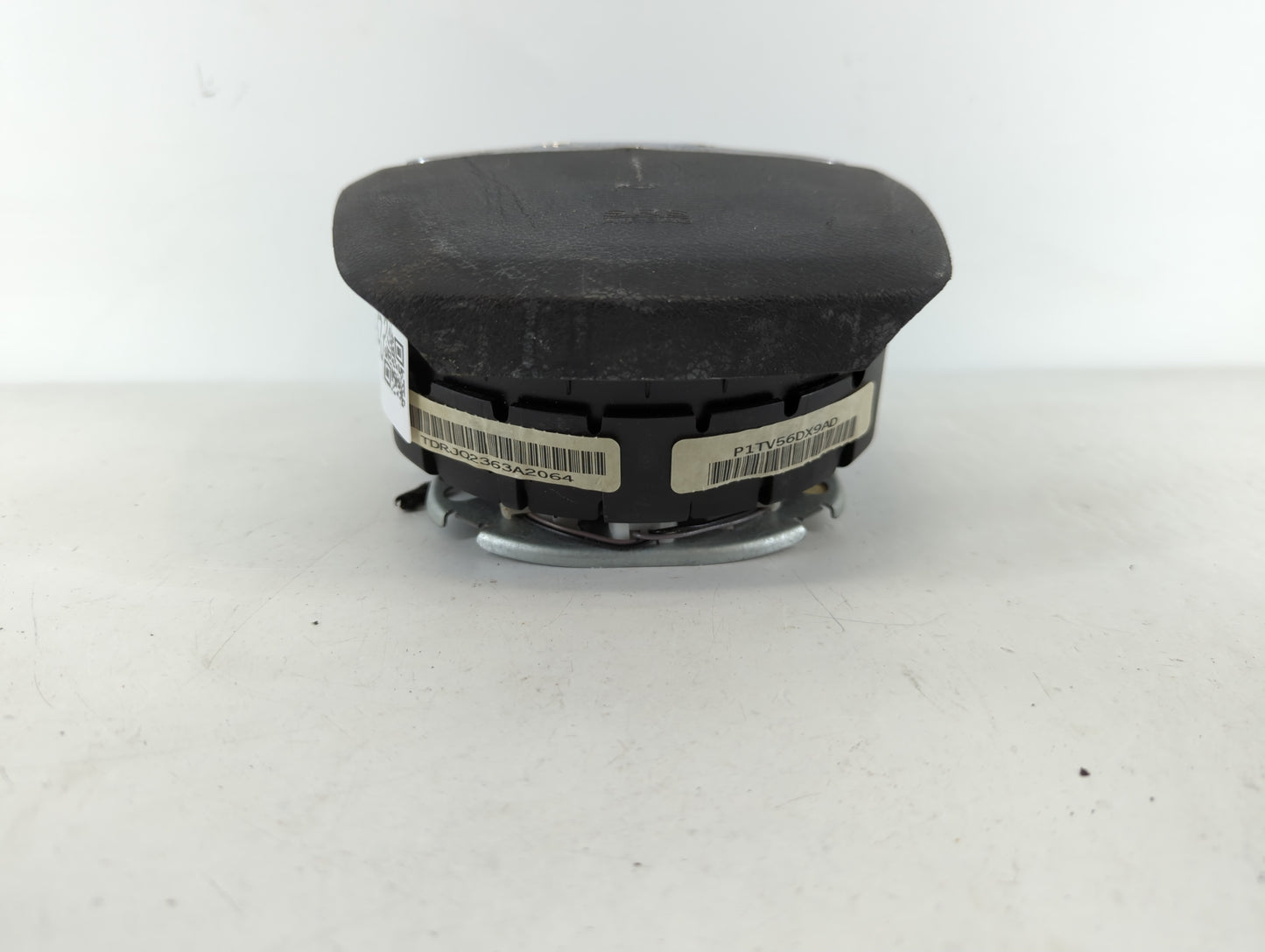 2011-2014 Chrysler 200 Air Bag Driver Left Steering Wheel Mounted Fits Fits 2011 2012 2013 2014 OEM Used Auto Parts - Oemuse