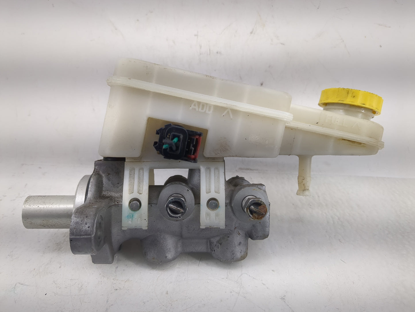2011-2014 Chrysler 200 Brake Master Cylinder - Oemusedautoparts1.com