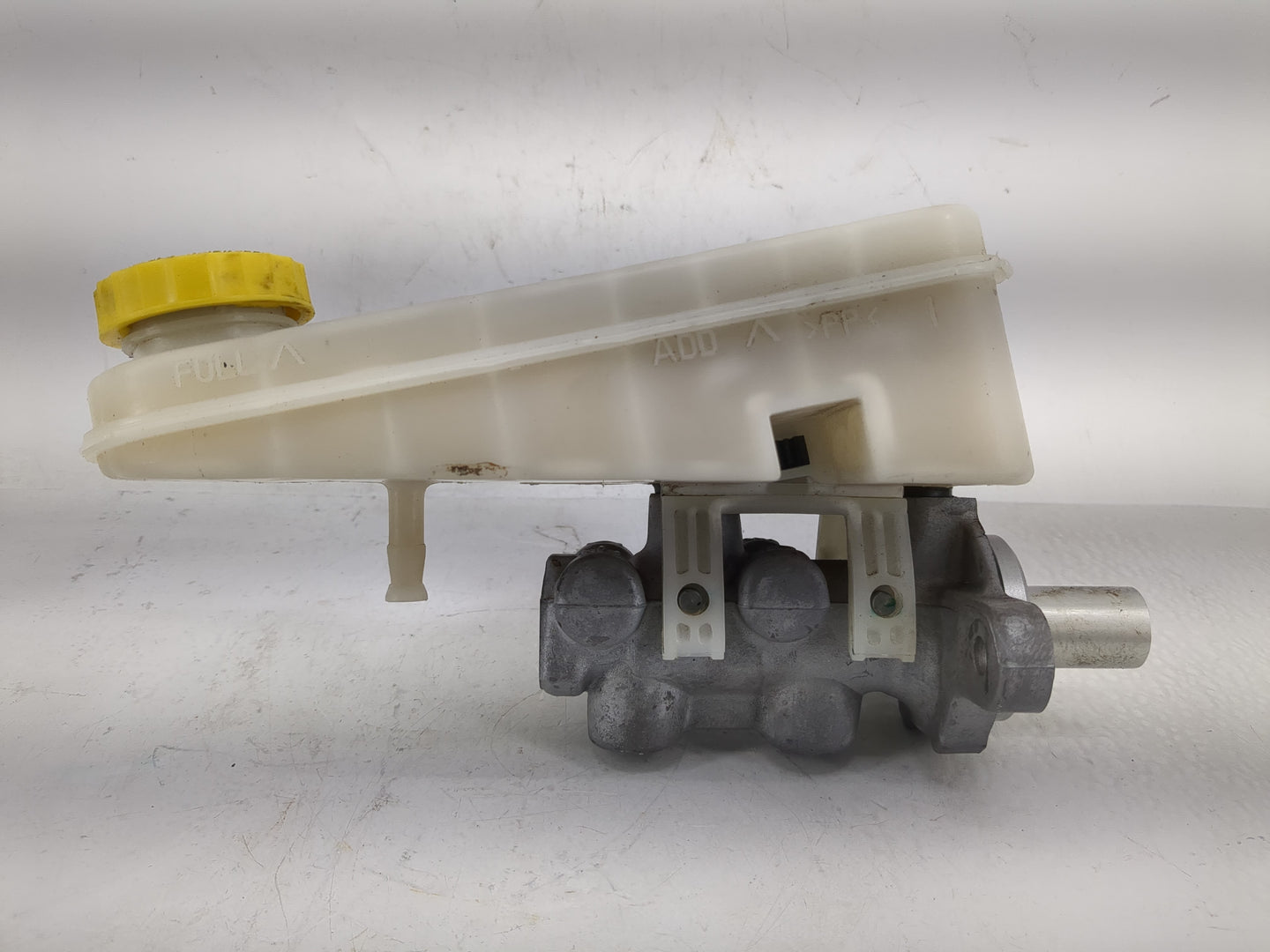 2011-2014 Chrysler 200 Brake Master Cylinder 1220672 - Oemusedautoparts1.com