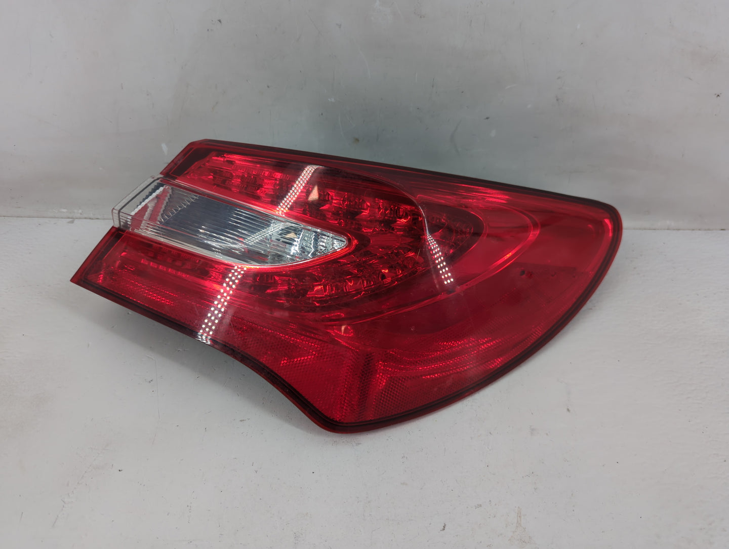2014 Chrysler 200 Tail Light Assembly Passenger Right OEM P/N:05182524AE Fits OEM Used Auto Parts - Oemusedautoparts1.com