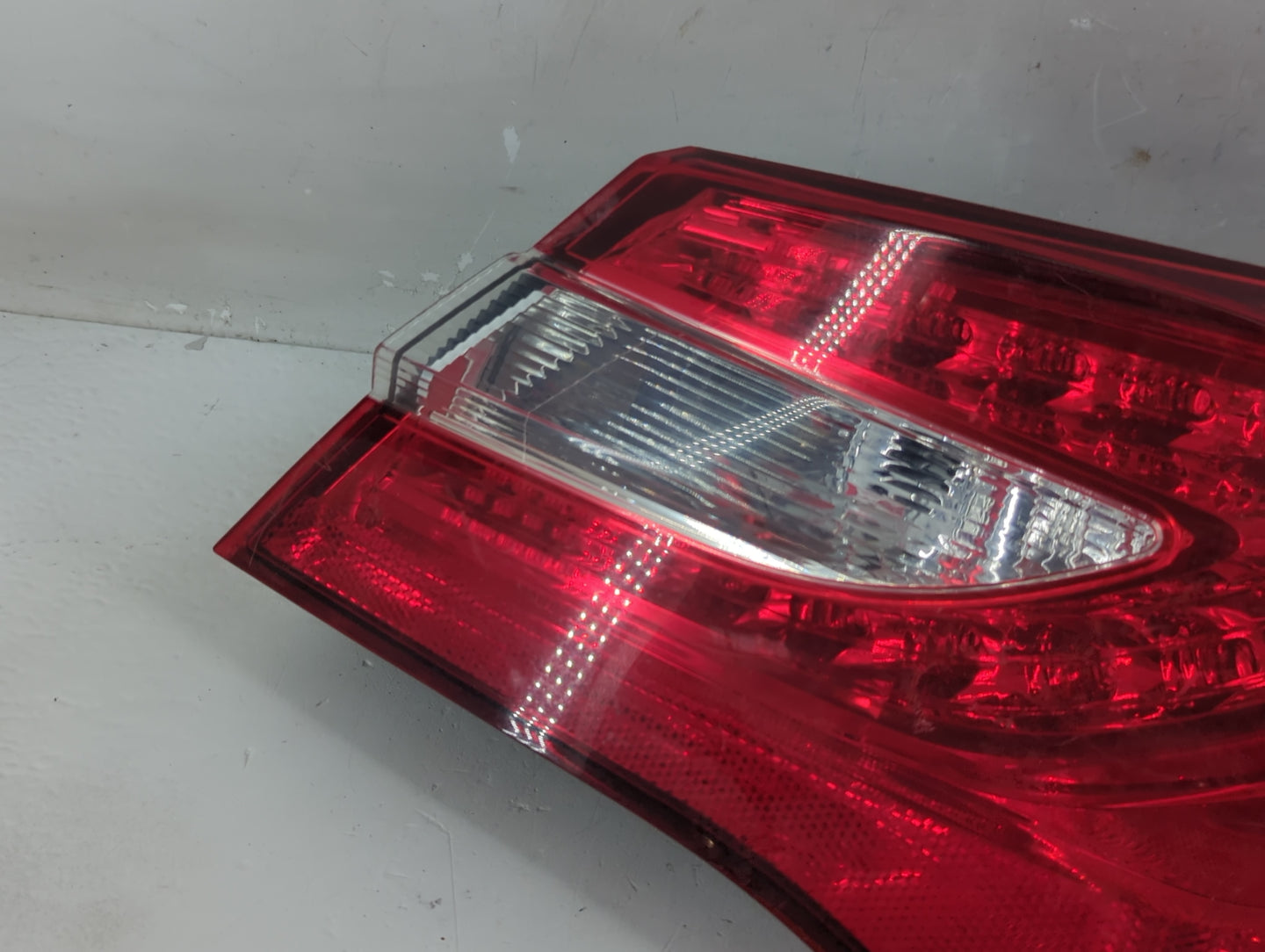 2014 Chrysler 200 Tail Light Assembly Passenger Right OEM P/N:05182524AE Fits OEM Used Auto Parts - Oemusedautoparts1.com