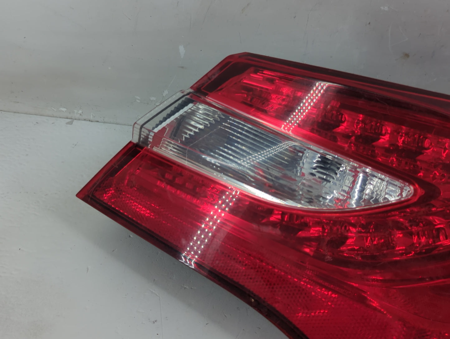 2014 Chrysler 200 Tail Light Assembly Passenger Right OEM P/N:05182524AE Fits OEM Used Auto Parts - Oemusedautoparts1.com