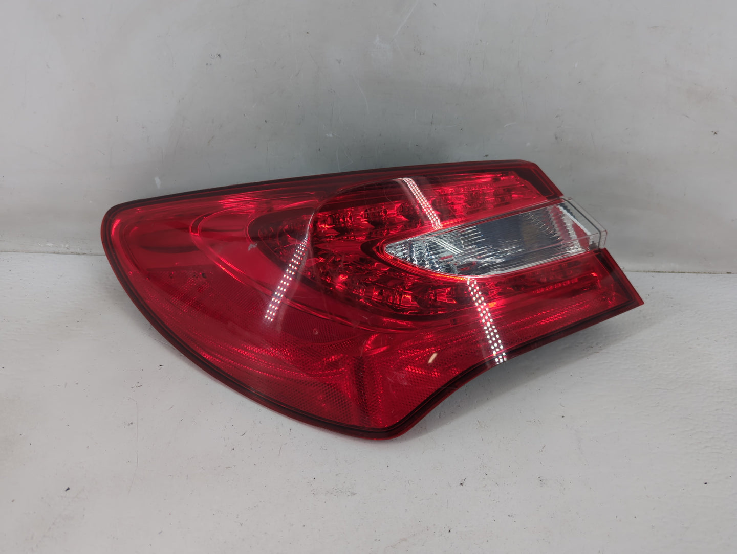 2014 Chrysler 200 Tail Light Assembly Driver Left OEM P/N:05182524AE Fits OEM Used Auto Parts - Oemusedautoparts1.com