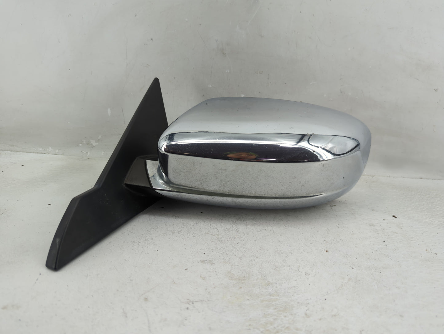 2011-2014 Chrysler 200 Driver Side View Mirror - Left Door Mirror OEM Used - Oemusedautoparts1.com