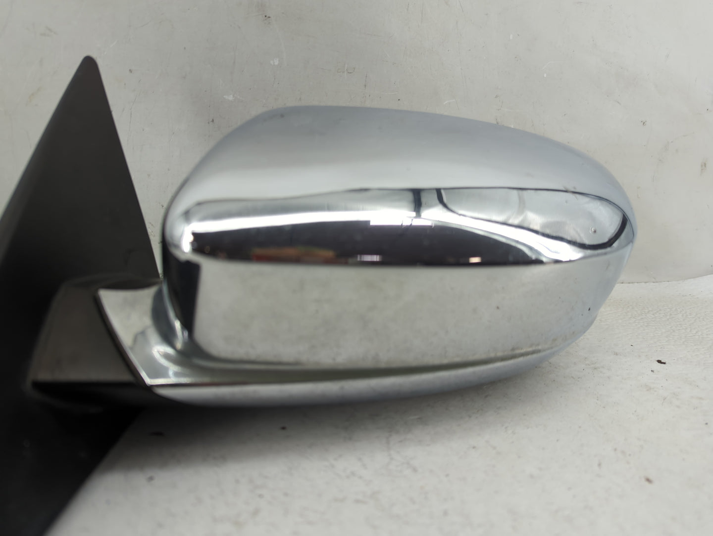 2011-2014 Chrysler 200 Driver Side View Mirror - Left Door Mirror OEM Used - Oemusedautoparts1.com