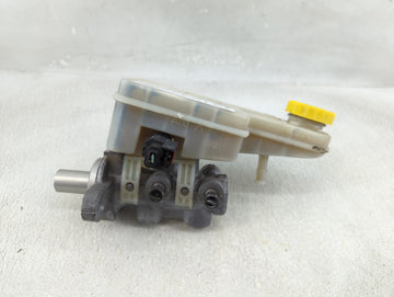 2011-2014 Chrysler 200 Brake Master Cylinder - Oemusedautoparts1.com