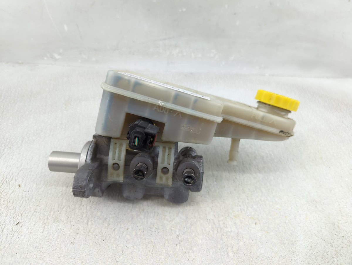 2011-2014 Chrysler 200 Brake Master Cylinder 1310336 - Oemusedautoparts1.com