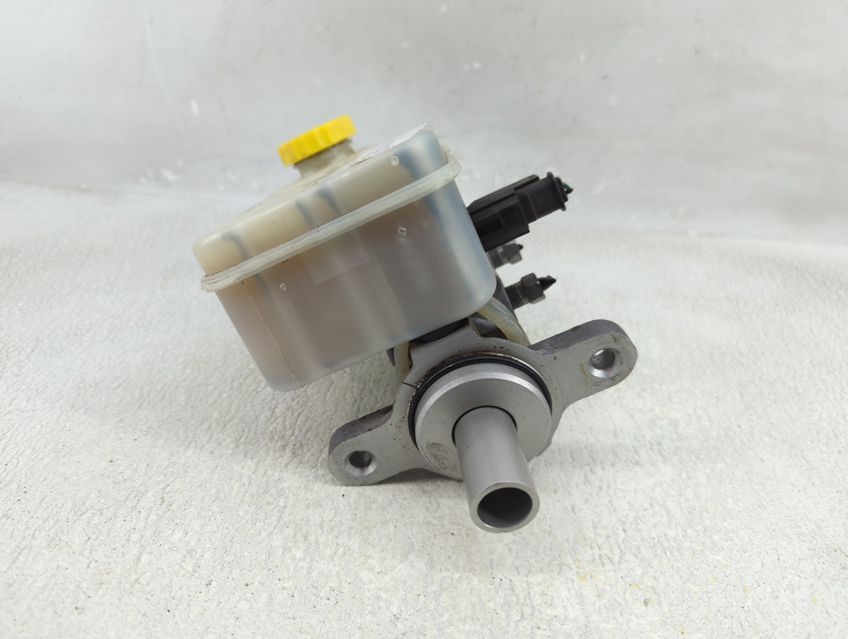 2011-2014 Chrysler 200 Brake Master Cylinder 1310336 - Oemusedautoparts1.com