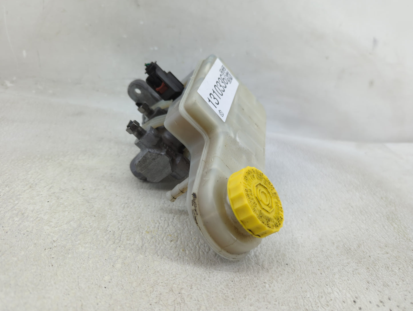 2011-2014 Chrysler 200 Brake Master Cylinder 1310336 - Oemusedautoparts1.com