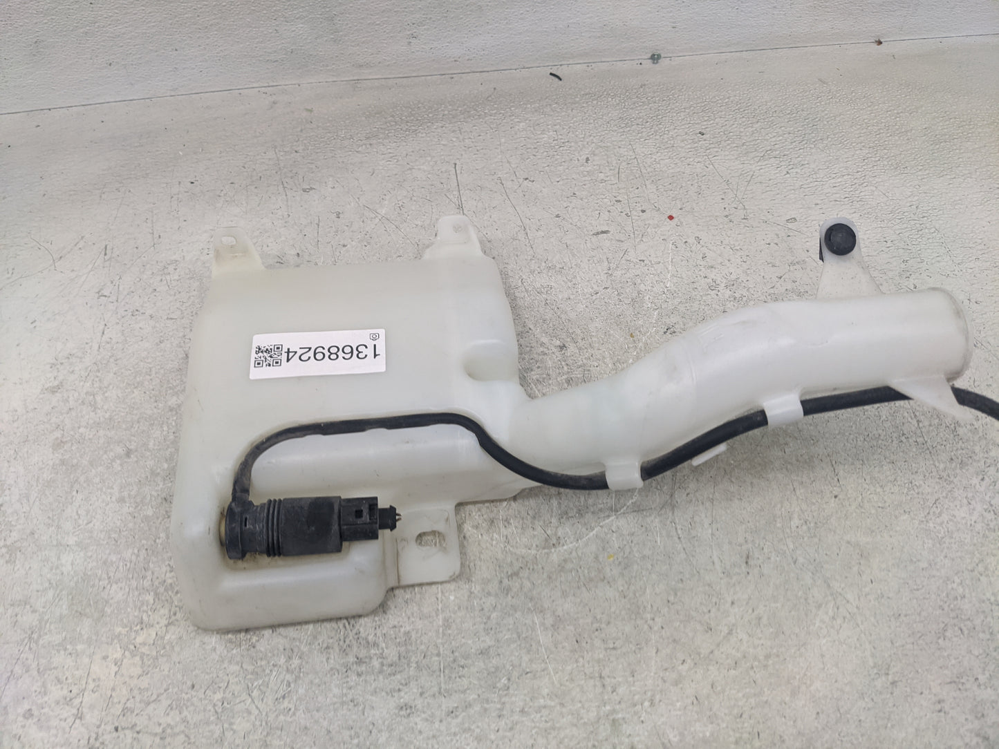 2011-2014 Chrysler 200 Windshield Washer Fluid Reservoir Bottle Oem - Oemusedautoparts1.com