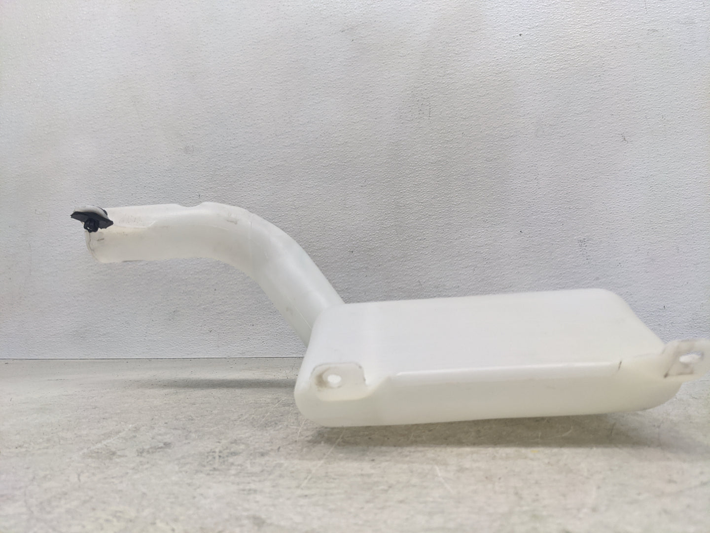 2011-2014 Chrysler 200 Windshield Washer Fluid Reservoir Bottle Oem - Oemusedautoparts1.com