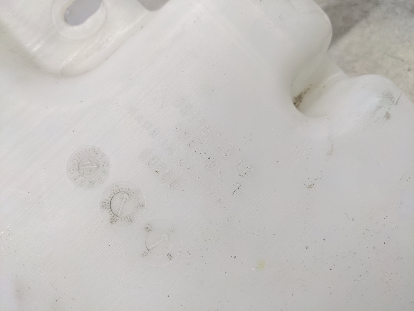 2011-2014 Chrysler 200 Windshield Washer Fluid Reservoir Bottle Oem - Oemusedautoparts1.com