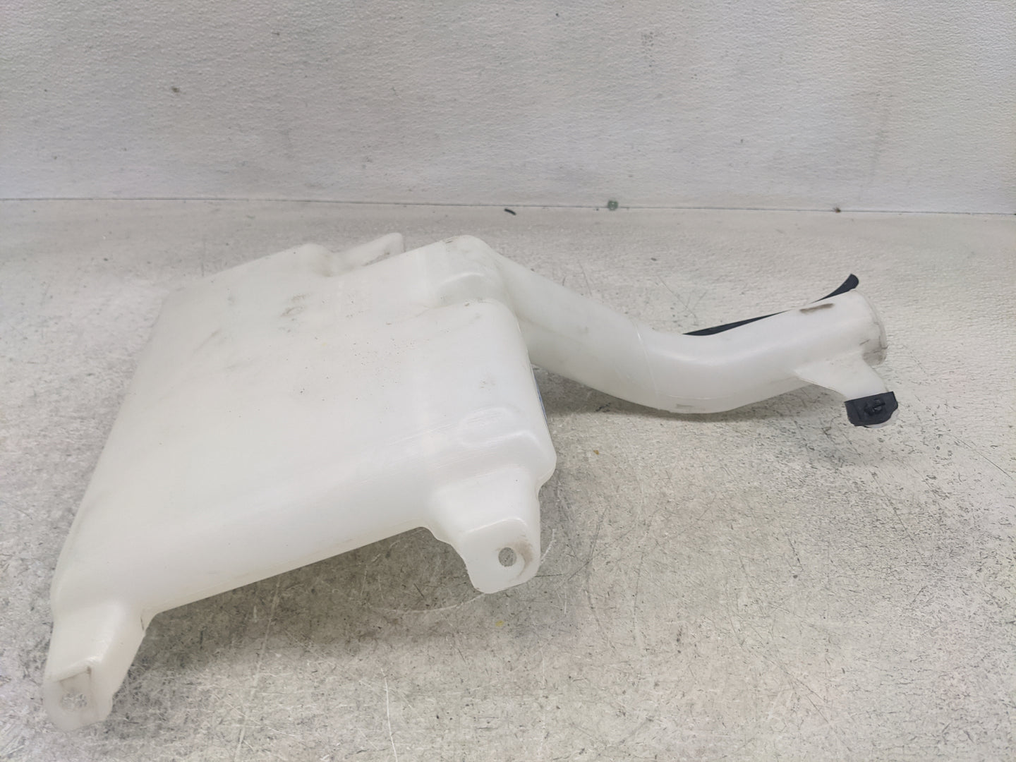 2011-2014 Chrysler 200 Windshield Washer Fluid Reservoir Bottle Oem - Oemusedautoparts1.com