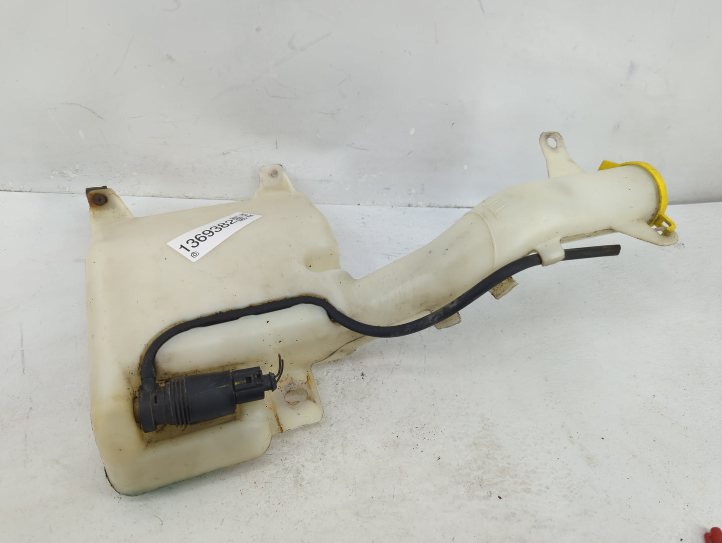 2011-2014 Chrysler 200 Windshield Washer Fluid Reservoir Bottle Oem - Oemusedautoparts1.com