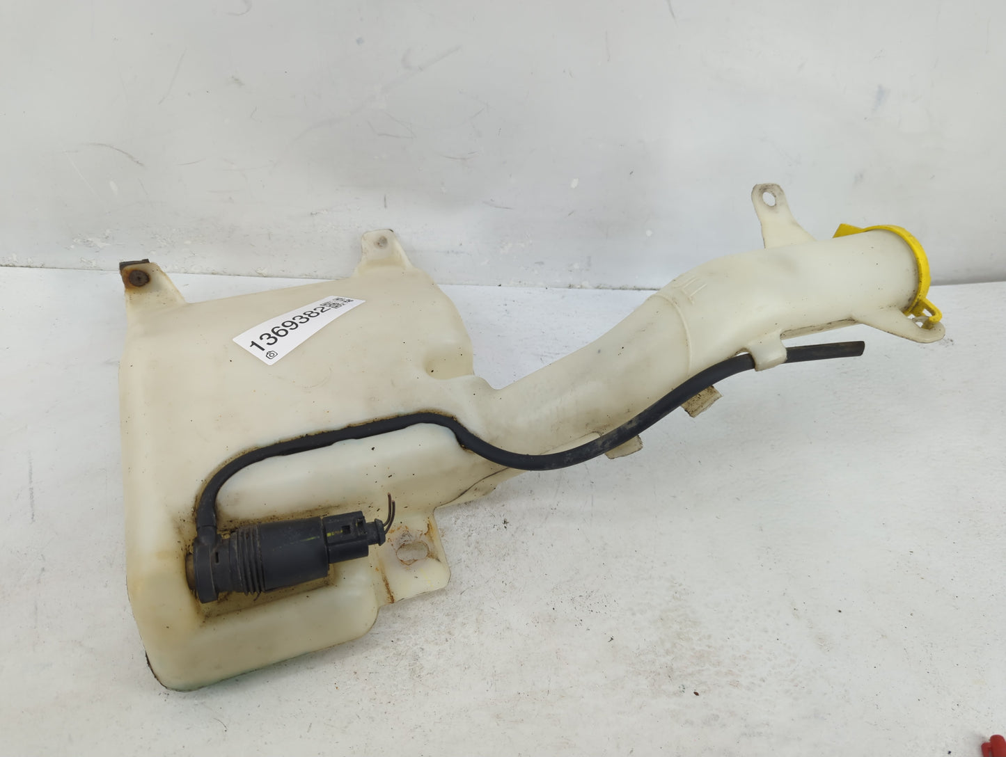 2011-2014 Chrysler 200 Windshield Washer Fluid Reservoir Bottle Oem - Oemusedautoparts1.com