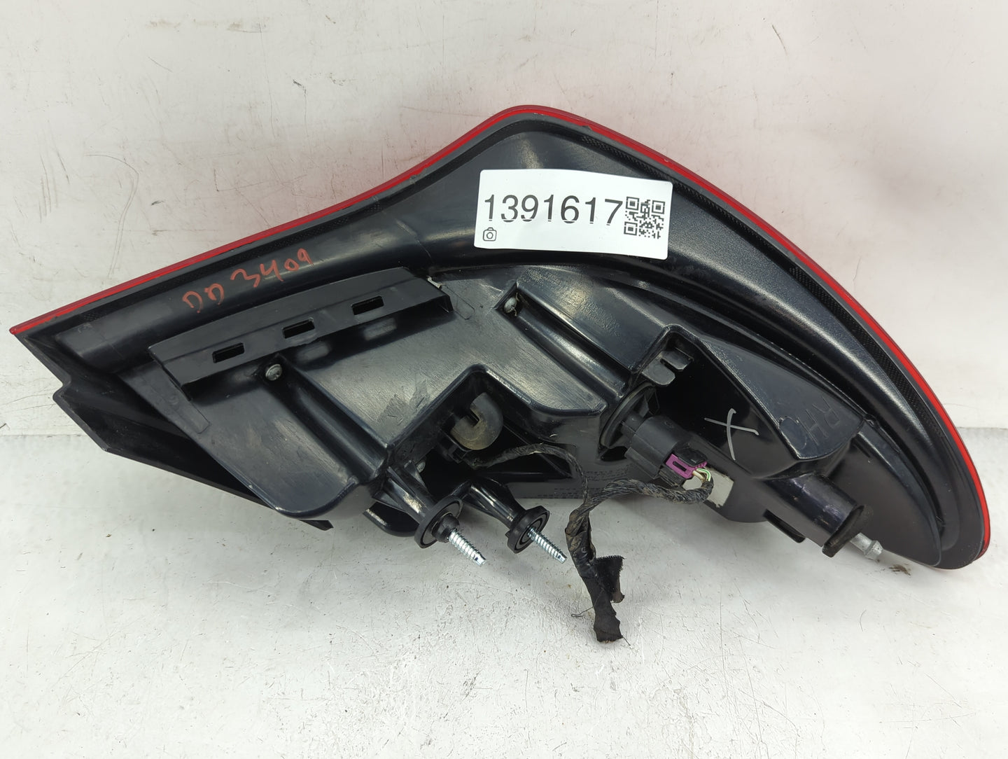 2011-2014 Chrysler 200 Tail Light Assembly Passenger Right OEM Fits Fits 2011 2012 2013 2014 OEM Used Auto Parts - Oemusedau